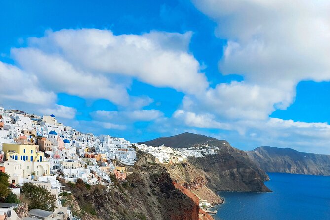 Private Sightseeing Tour in Santorini - Oia: White houses, winding lanes, and a built in sunset legend
