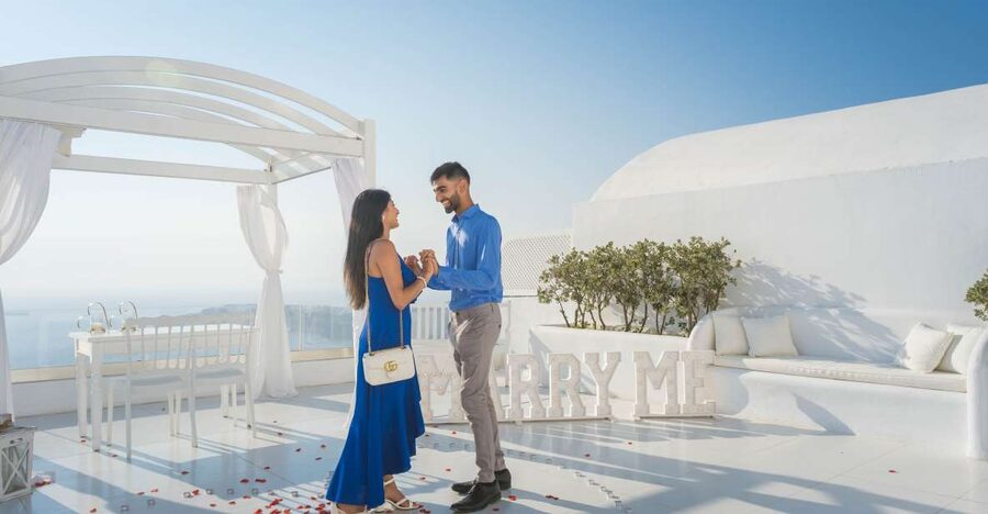 Proposal Photoshoot Santorini - A practical way to make your photos look natural