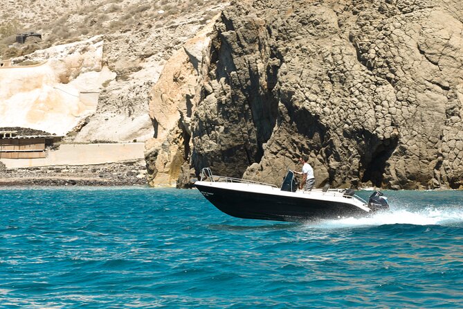 Rent a Boat with 30/50hp Engine in Santorini without a License - What onboard equipment really means when you are self-guiding