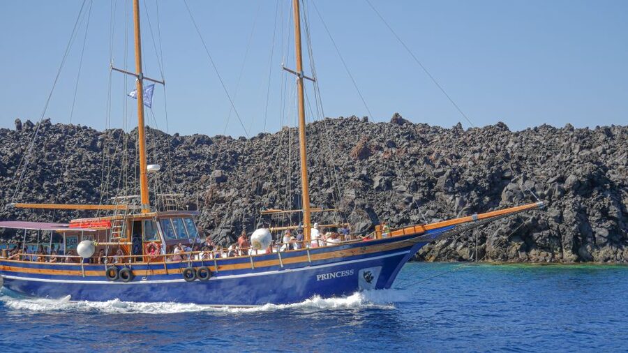 Santorini 2-Day Combo: Volcano Boat Cruise & Island Bus Tour - Key things I’d plan around