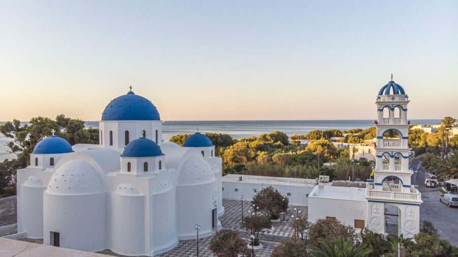 Santorini 2-Day Combo: Volcano Boat Cruise & Island Bus Tour - Pickups, timing, and the one-day-you-must-nail-it issue