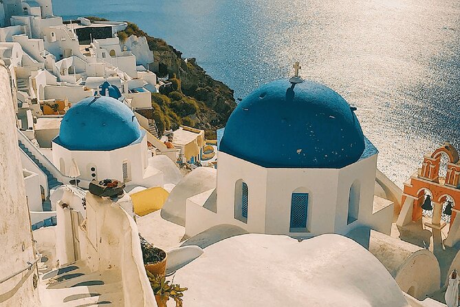 Santorini 360: Helicopter Ride, Must-See Sights & Wine Tasting - Getting around Santorini: pickup, drop-off, and steep-street reality