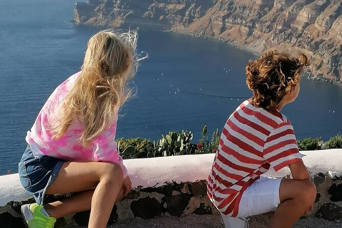 Santorini 4 hours Private Tour : Visit all the hotspots - Fira and Pyrgos: from the island capital to the highest village peek