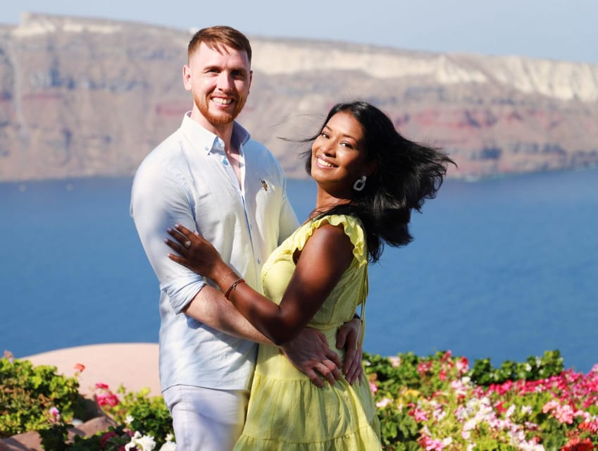 Santorini: 40-minute Photoshoot in Oia - Coffee and water at Foodini: the nice reset after you’re shot