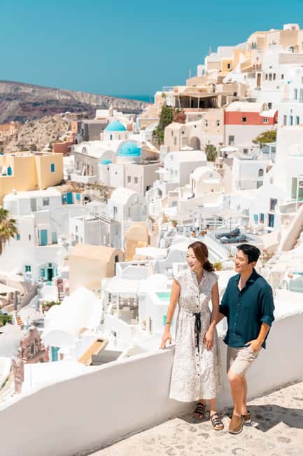 Santorini: 45-minute Photoshoot in Oia - Where the session starts in Oia, and why it matters