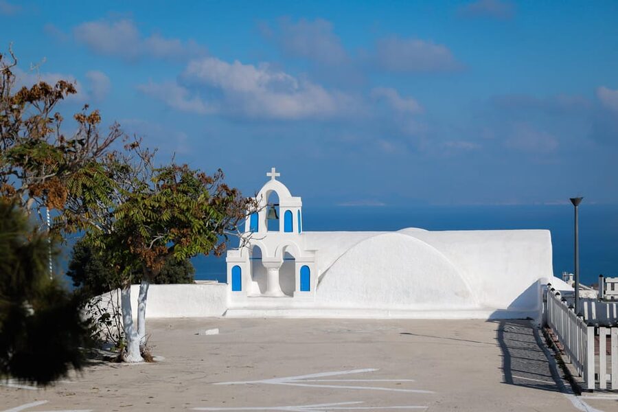 Santorini: 4hr Small Group Shore Excursion with Minimum Walk - Oia Cave Houses With a Guided Walk Plus 105 Minutes to Explore