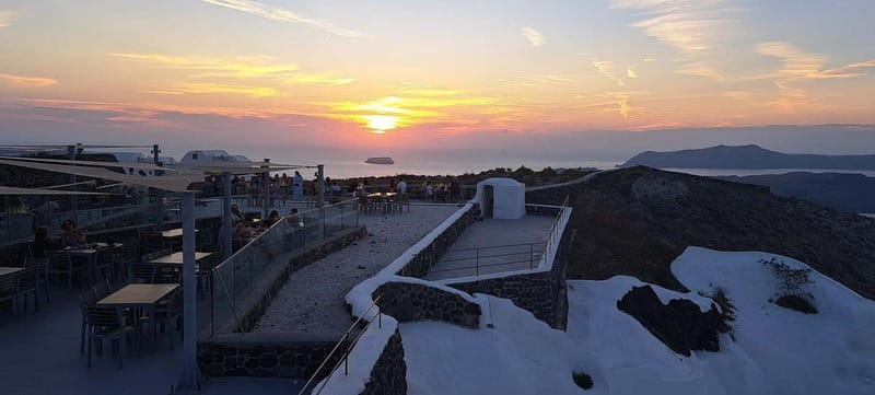 Santorini: 5 Hour Private Tour in Santorini with a Local - Fira, Firostefani, and Oia: photo time, but with a plan