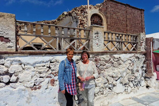Santorini: 6hr Private Tour with Olive Oil, Beer or Wine Tasting - Stop 2: Pyrgos village promenade with real local texture (45 minutes)