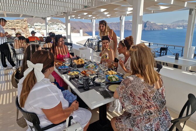 Santorini: 6hr Small Group Goddess Getaway Women-Only Tour - Oia finale: cobblestone lanes, included lunch, and the best photo payoff