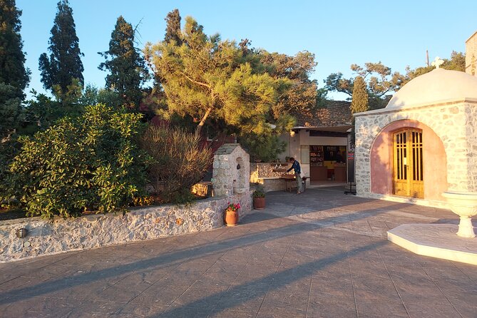 Santorini_All time Classic in Santorini - Stop 5: Pyrgos Kallistis, the oldest village feel and hilltop views