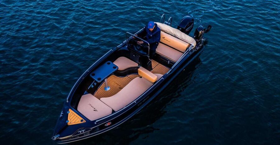 Santorini Boat Cruise -License Free- - Why license-free driving in Santorini feels surprisingly doable