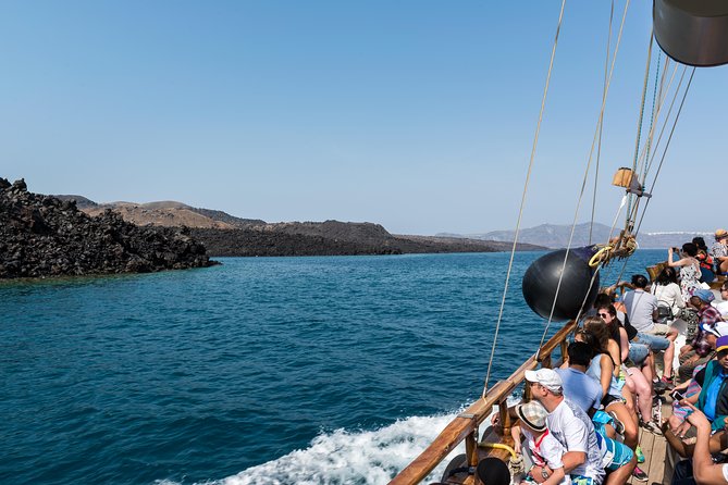 Santorini Caldera Cruise Tour (Volcano, Hot Springs, Thirassia) - Group size, noise, and how to stay sane on a crowded boat day