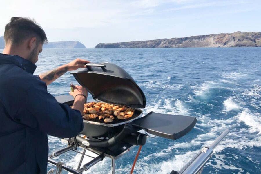 Santorini Caldera: Panorama Winter Cruise - Red Beach and White Beach: the shortest distance to big colors