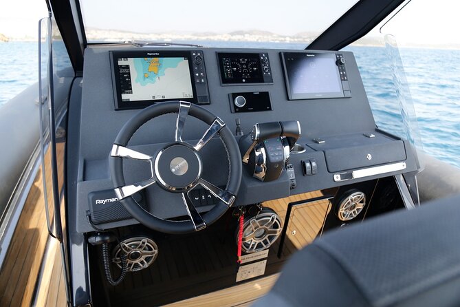 Santorini Caldera: Private Cruise with Speed Boat & Open Bar - Hotel Pickup in an Air-Conditioned Vehicle