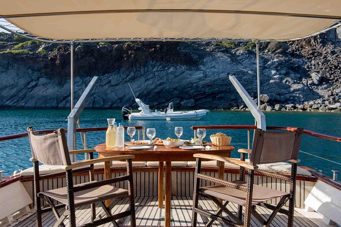 Santorini Caldera Sunset Traditional Cruise with Meal and Drinks - Ammoudi Bay to Vlychada: what the route really delivers