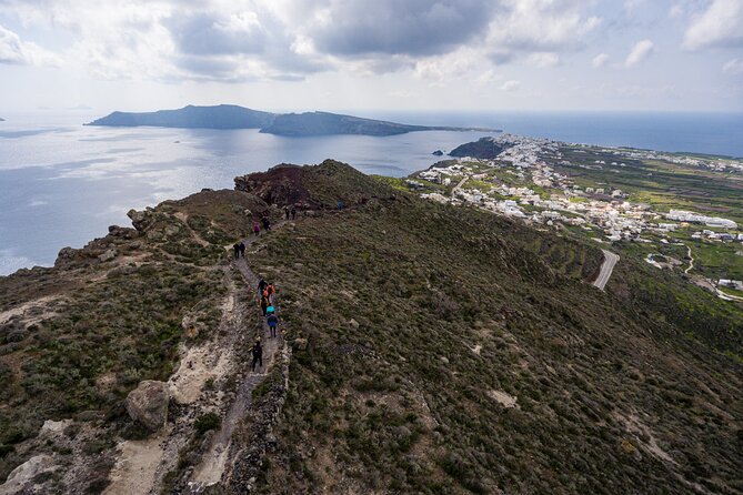 Santorini : Caldera Trail Hike and Sunset - Approaching Oia: Camera Ready Views, Then Real Down-to-Earth Walking