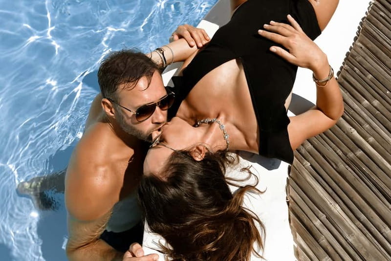 Santorini: Casual Photoshoot by Flying Dress Photo © - Your guide team: why George and Dina matter