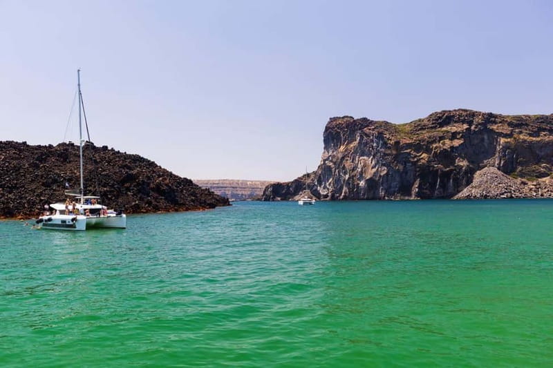 Santorini: Catamaran Cruise with Fresh Meal & Open Bar - Lunch or dinner on a moving boat, and the open bar that helps