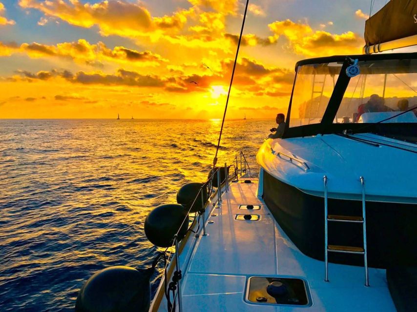 Santorini: Catamaran Cruise with Lunch, Drinks, & Oia Visit - Oia stop: fast orientation and a safety briefing that sets the tone