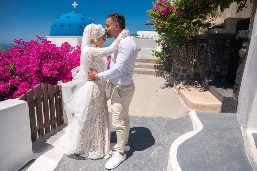Santorini: Couple Family Photoshoot with Pickup - Price and value: what $70 per person gets you