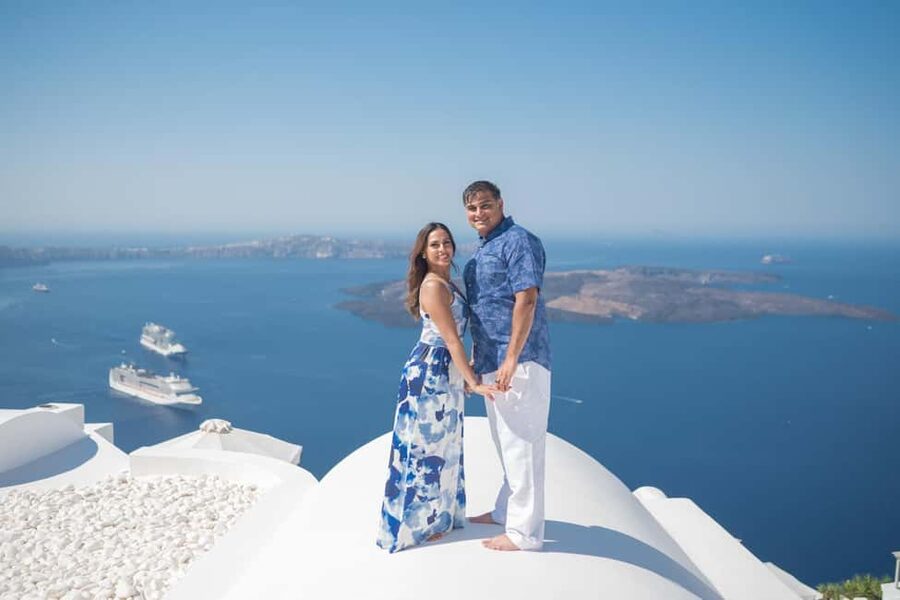 Santorini: Couple Family Photoshoot with Pickup - Should you book this Santorini couple or family photoshoot?