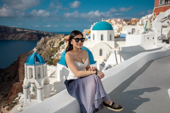 Santorini couple photoshoot with 50 edited photos! - Weather, timing, and how to prepare for stronger results