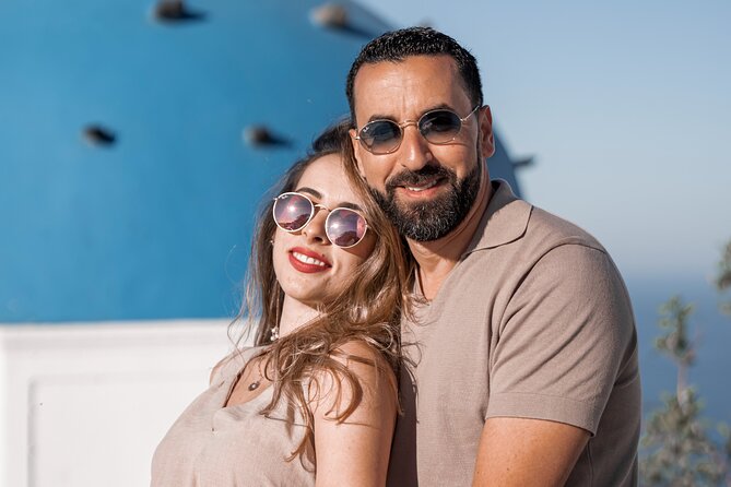 Santorini: Customized Private Photoshoot Walk in Oia - Edited Photo Delivery: 15-50 Images in Your Online Gallery