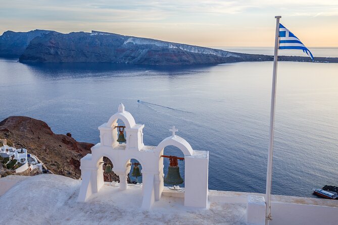 Santorini Delight: Mini-Group Tour for Cruise Passengers - Bus comfort matters more than you think on a hot caldera day