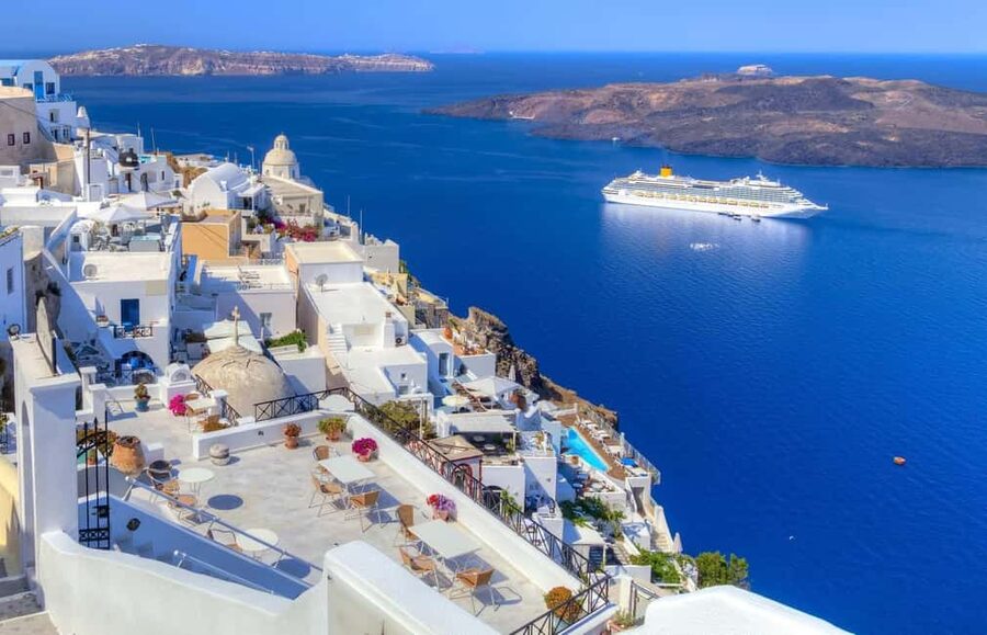 Santorini Discovery Tour:Blue Domes with local guide - Oia First, Blue Domes and Caldera Views in a Half-Day