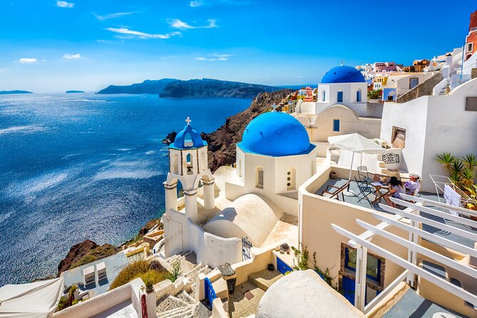 Santorini Essentials Full Day Private Tour - Stop 1 in Oia: Cliffs, White Streets, and Sea Views