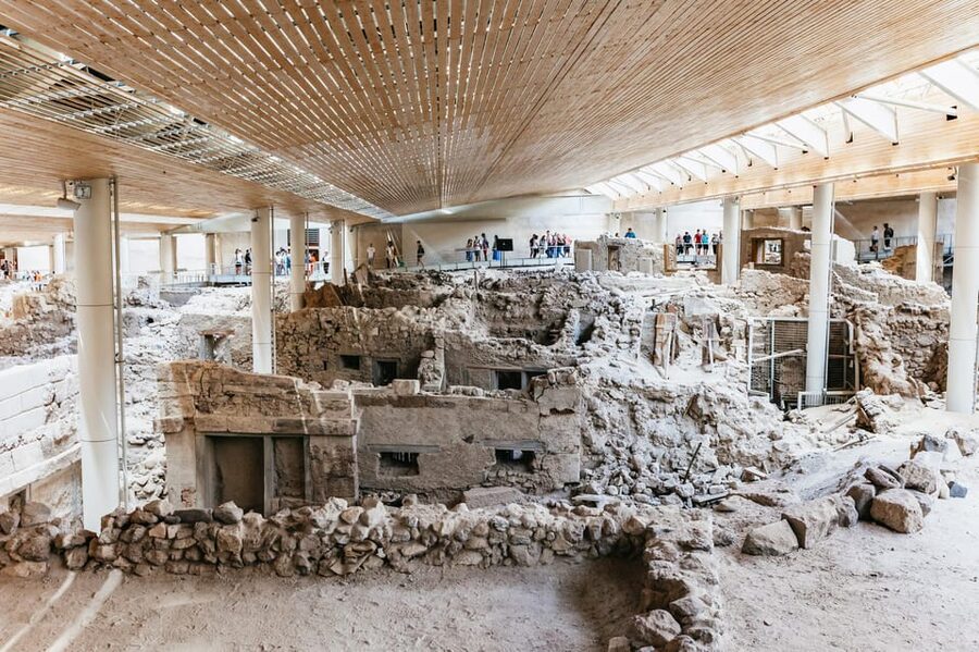 Santorini: Experience Akrotiri with a Licensed Tour Guide - Inside the Homes: Kitchens, Toilet Facilities, and Daily Routines