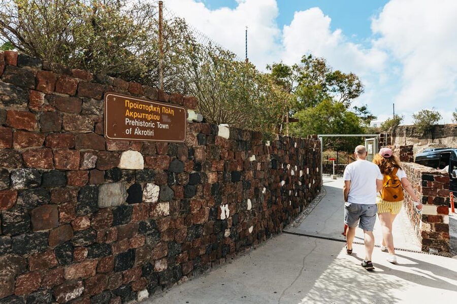 Santorini: Experience Akrotiri with a Licensed Tour Guide - Urban Planning You Can See: Drainage and Practical Engineering