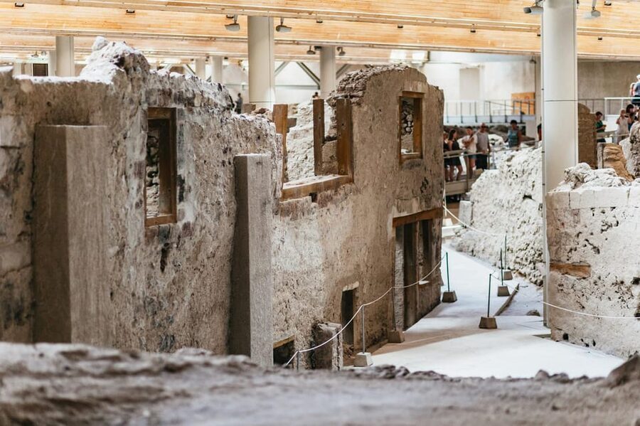 Santorini: Experience Akrotiri with a Licensed Tour Guide - Value at $198 for a Private Group: When It Makes Sense