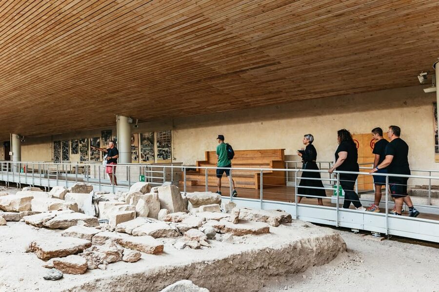 Santorini: Experience Akrotiri with a Licensed Tour Guide - How to Plan Your Santorini Day Around Akrotiri