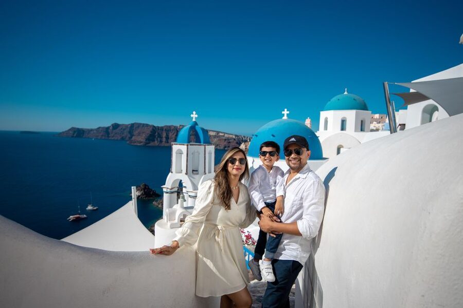 Santorini Family Photoshoot (Oia Village) - The 1-hour flow in a small group (what your schedule actually feels like)
