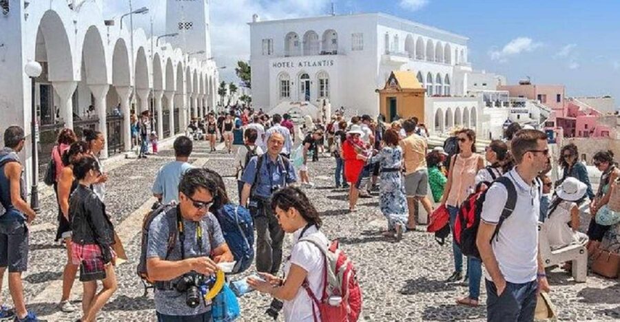 Santorini: Fira Town Walking Tour with Wine Tasting - Key things to know before you go
