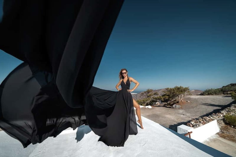 Santorini: Flying Dress Photo © Photoshoot "Express Package" - Meeting point in Imerovigli: find it fast, then focus on photos