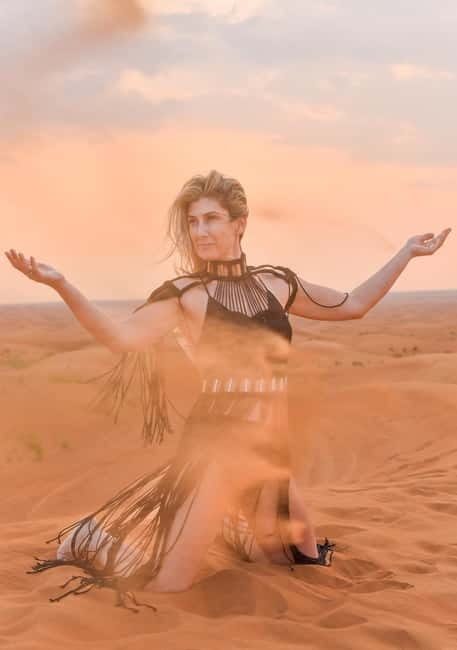 Santorini Flying Dress Photo Shoot - Posing With a Pro: Making the Dress Look Alive
