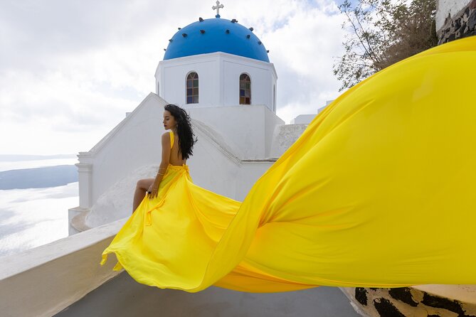 Santorini Flying Dress Photoshoot with a Pro Photographer - Dress Colors, Sizes, And Makeup Reality Checks