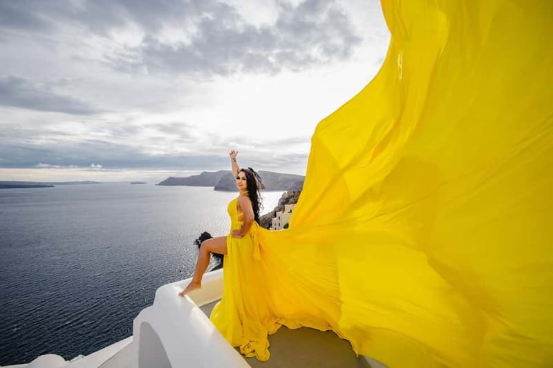 Santorini:Flying Dress shoot with Professional photographer - How those 4 to 7 spots in Oia change your photos
