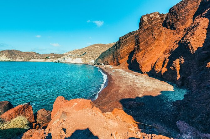 Santorini: Full Island Tour & Sunset with Local Guide & Pick-up - Who shines on this tour: guides, drivers, and group energy