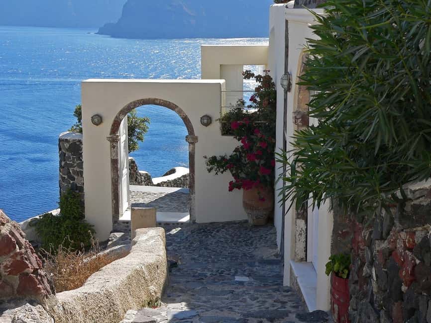 Santorini: Half day tour Morning or afternoon - Getting to the meeting point, and how cruise days change things