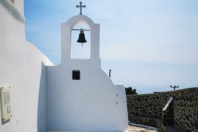 Santorini Highlights Tour 5 Hour - Pyrgos and its Venetian Castle streets