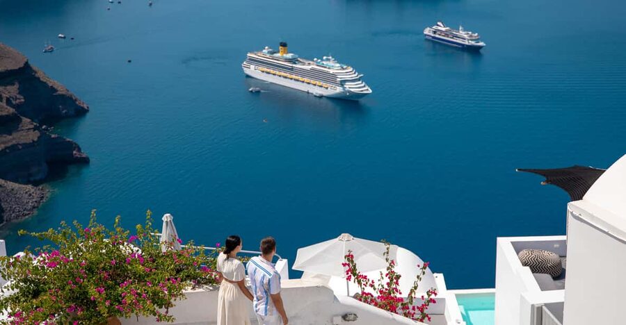 Santorini: Imerovigli or Fira Photoshoot - Why Imerovigli (and sometimes Fira) is ideal for couple photos