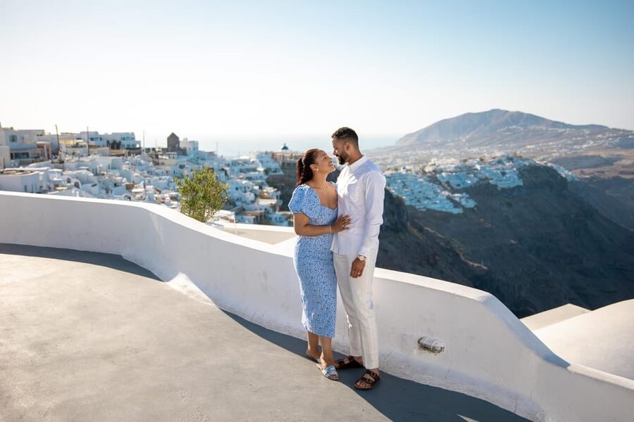 Santorini: Imerovigli or Fira Photoshoot - Posing help that actually saves your photos