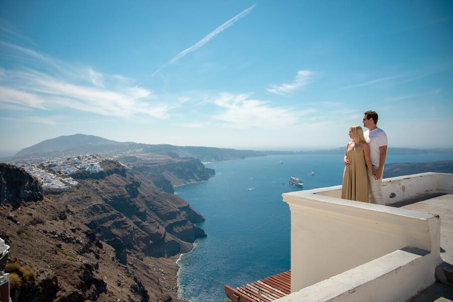 Santorini: Imerovigli or Fira Photoshoot - How you get 50 to 100 edited photos, and why editing is the point