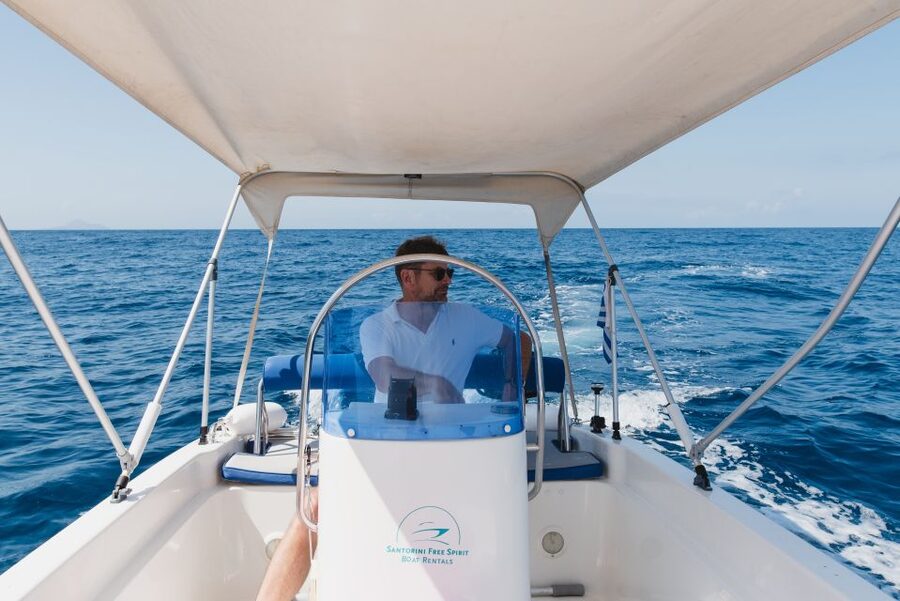 Santorini: License-Free Boat Rental with Ice, Water, & Fruit - Who Should Book This License-Free Santorini Boat Day