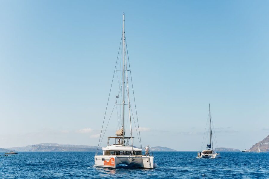 Santorini: Luxury Catamaran Day Trip with Meal and Open Bar - Volcanic Hot Springs Stop: The 30 Minutes That Make the Trip