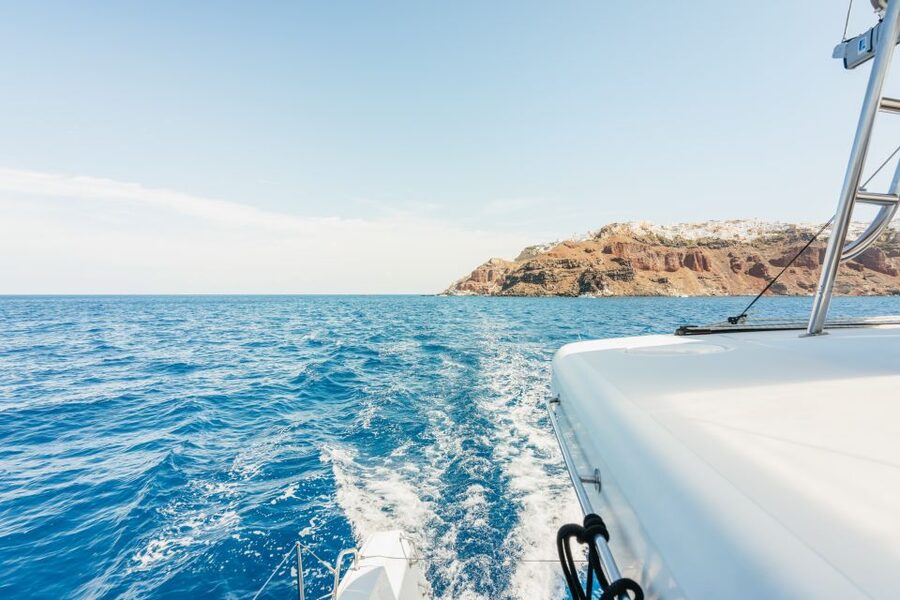 Santorini: Luxury Catamaran Day Trip with Meal and Open Bar - Who This Catamaran Trip Suits Best