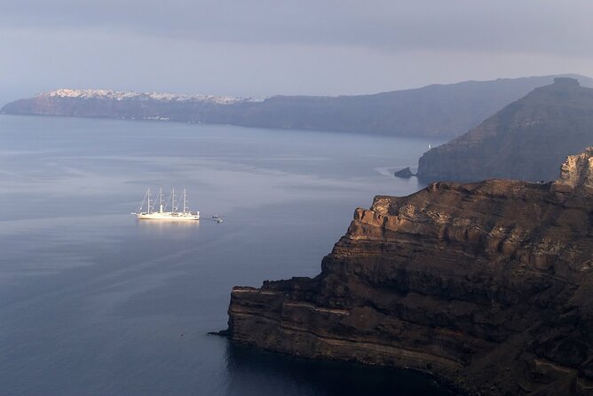 Santorini Luxury private tour for small groups - Stop 1: Oia in 90 Minutes, The Ridge Views and White Houses